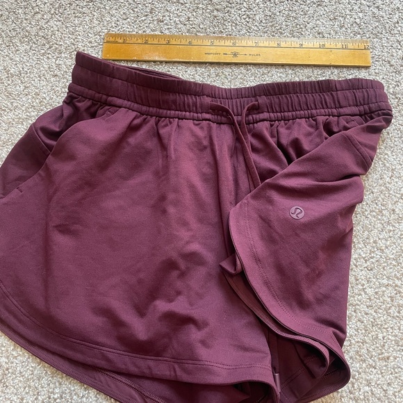 lululemon athletica women's dark red Athletic Shorts - Picture 1 of 3